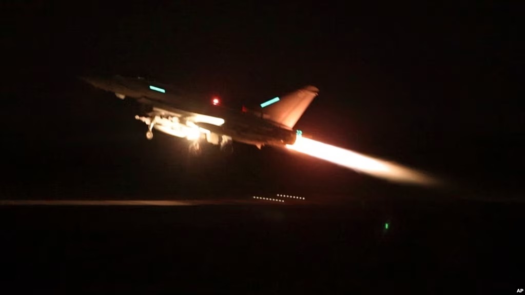 eeuu lanza ataque aereo contra hutíes en yemen Foto VOA
