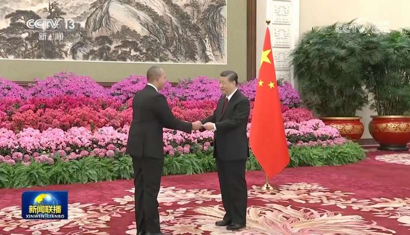 China recibe cartas credenciales de embajador sandinista. Murillo aplaude modelo de dominio chino.
