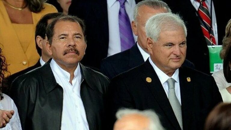 Dictador de Nicaragua Daniel Ortega junto al expresidente de Panamá, Ricardo Martinelli