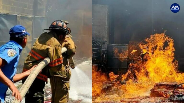 Agentes de Bomberos sofocan voraz incendio en barrio Monseñor Lezcano de Managua.
