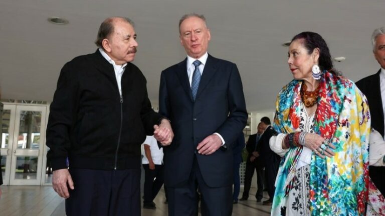 Ortega y Murillo junto al General Nikolai Patrushev, secretario del Consejo de Seguridad de la Federación de Rusia.