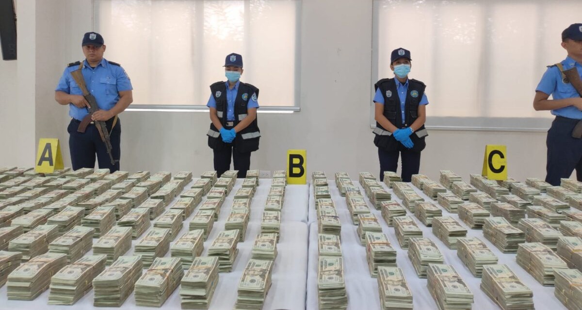 1 millón 500 mil dólares son decomisados por la Policía sandinista.