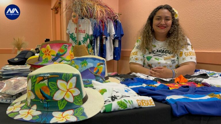 Exiliada nicaragüense emprende en EEUU.