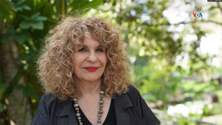 La poeta nicaragüense Gioconda Belli en San José, Costa Rica. Foto: Houston Castillo, VOA