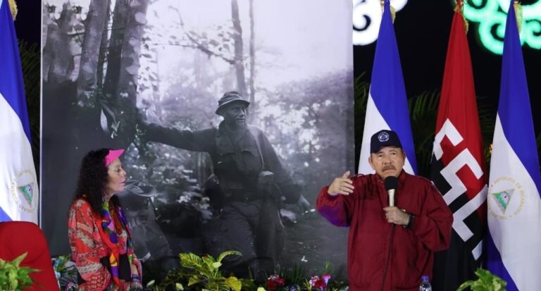 Daniel Ortega en acto de entrega de buses chinos en Managua.