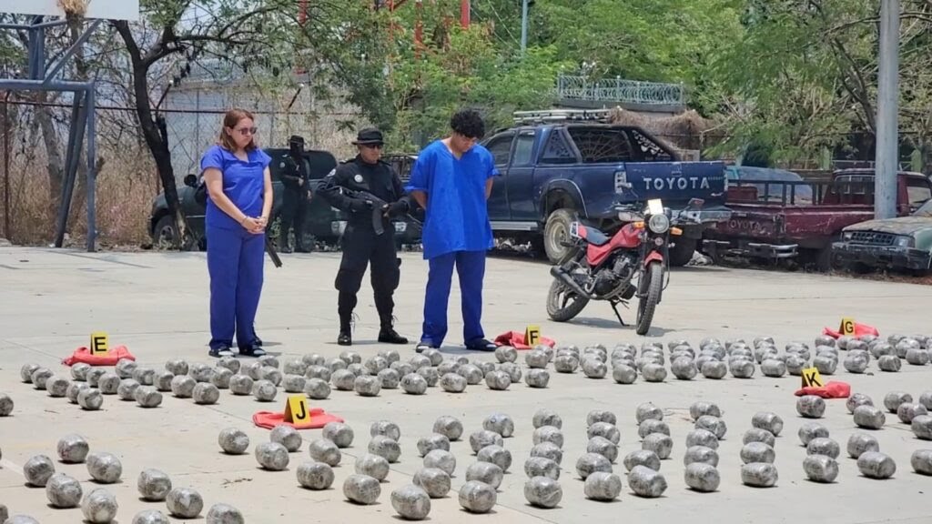 pareja detenida con fuerte cargamento de droga foto medio oficialista