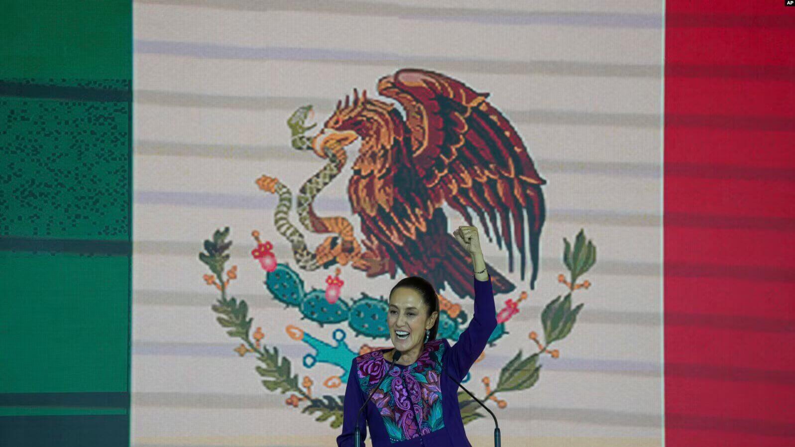 La candidata presidencial oficialista, Claudia Sheinbaum, se dirige a sus seguidores después de que el Instituto Nacional Electoral anunciara que tenía una ventaja irreversible en la carrera en la Ciudad de México, la madrugada del 3 de junio de 2024. - Nicaragua Actual - Noticias La candidata presidencial oficialista, Claudia Sheinbaum, se dirige a sus seguidores después de que el Instituto Nacional Electoral anunciara que tenía una ventaja irreversible en la carrera en la Ciudad de México, la madrugada del 3 de junio de 2024.
