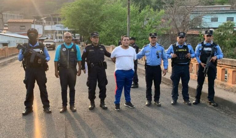 Nicaragua entrega a El Salvador a pandillero de la MS-13.