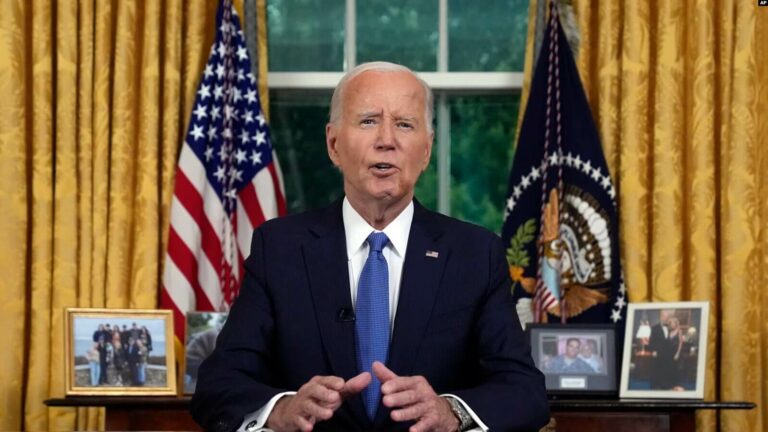 El presidente de EEUU, Joe Biden, habla a la nación desde la Casa Blanca el 24 de julio de 2024. Se trata del primer mensaje a la nación desde su anuncio de abandonar la carrera presidencial para noviembre venidero.