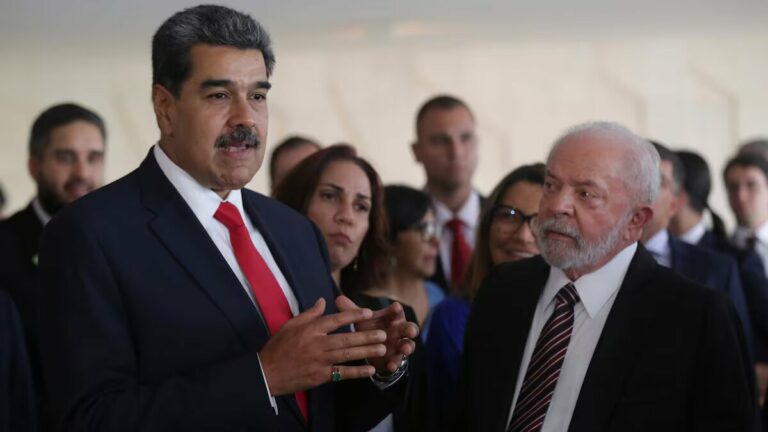 El presidente de Brasil, Luiz Inacio Lula da Silva y el dictador de Venezuela Nicolas Maduro