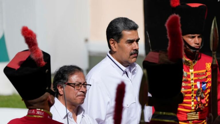 Presidente de Colombia, junto al dictador de Venezuela (((Nicolas Maduro)))