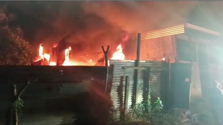 Incendio arrasa con vivienda en Managua.