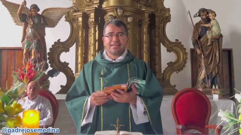 Padre José Arturo López, de México.