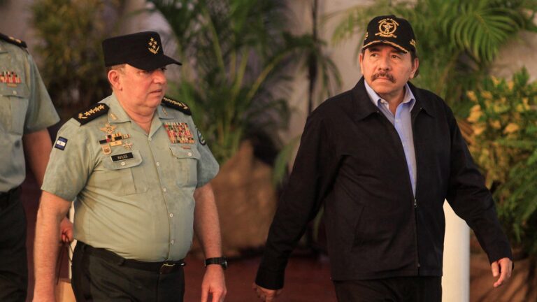 Daniel Ortega y Julio César Avilés a quien mantiene en el cargo por seis años más