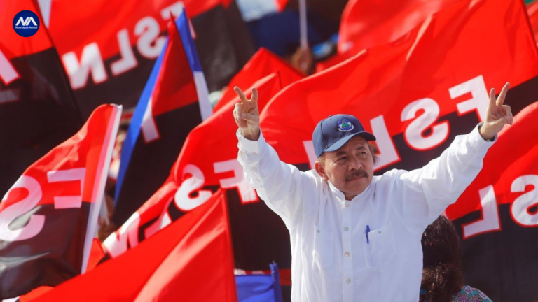 Bandera del partido FSLN incluida este miércoles como símbolo patrio de Nicaragua