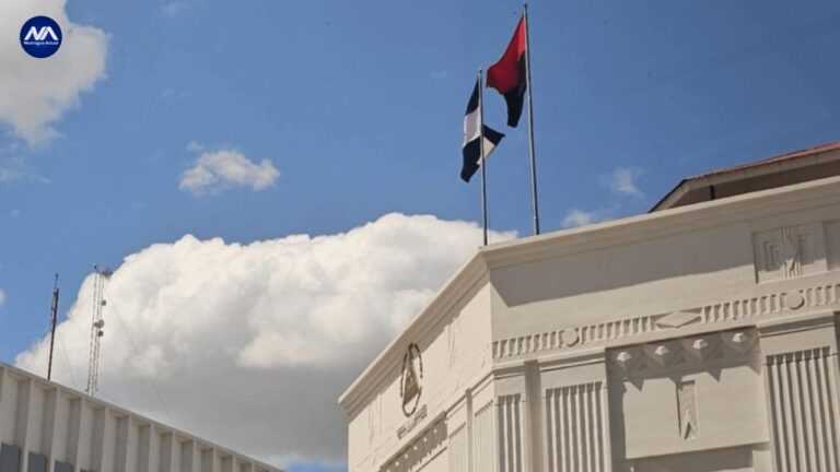 bandera del fsln en asamblea nacional de nicaragua